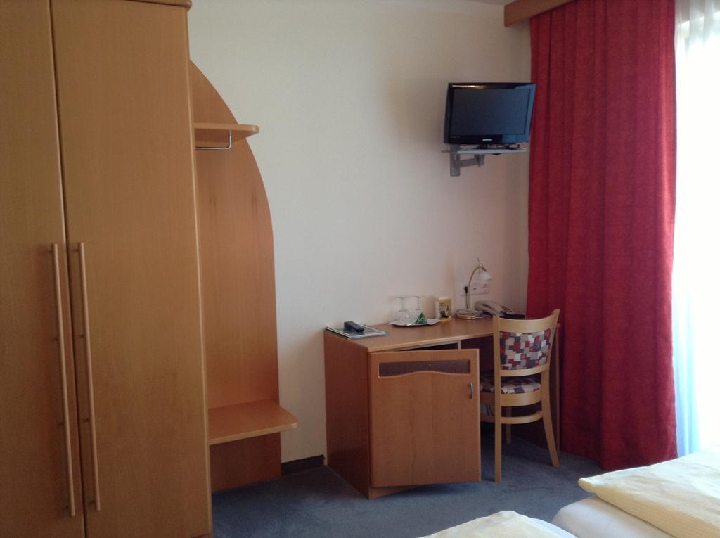 Leonsteinerhof Bed & Breakfast Екстериор снимка